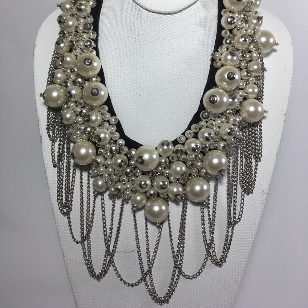 Statement faux pearl necklace